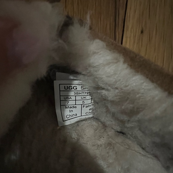 Ugg moccasins - Picture 4 of 5